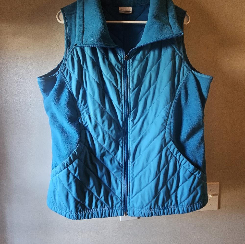 Columbia Women's XL Quilted and Fleece Vest, Peacock Blue